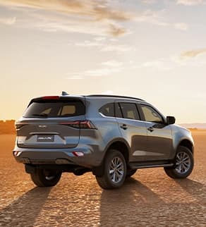 ISUZU MU-X em ambiente urbano