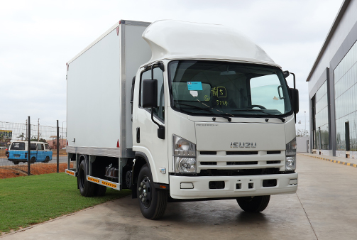 ISUZU NPR - Insulated Box Van MT